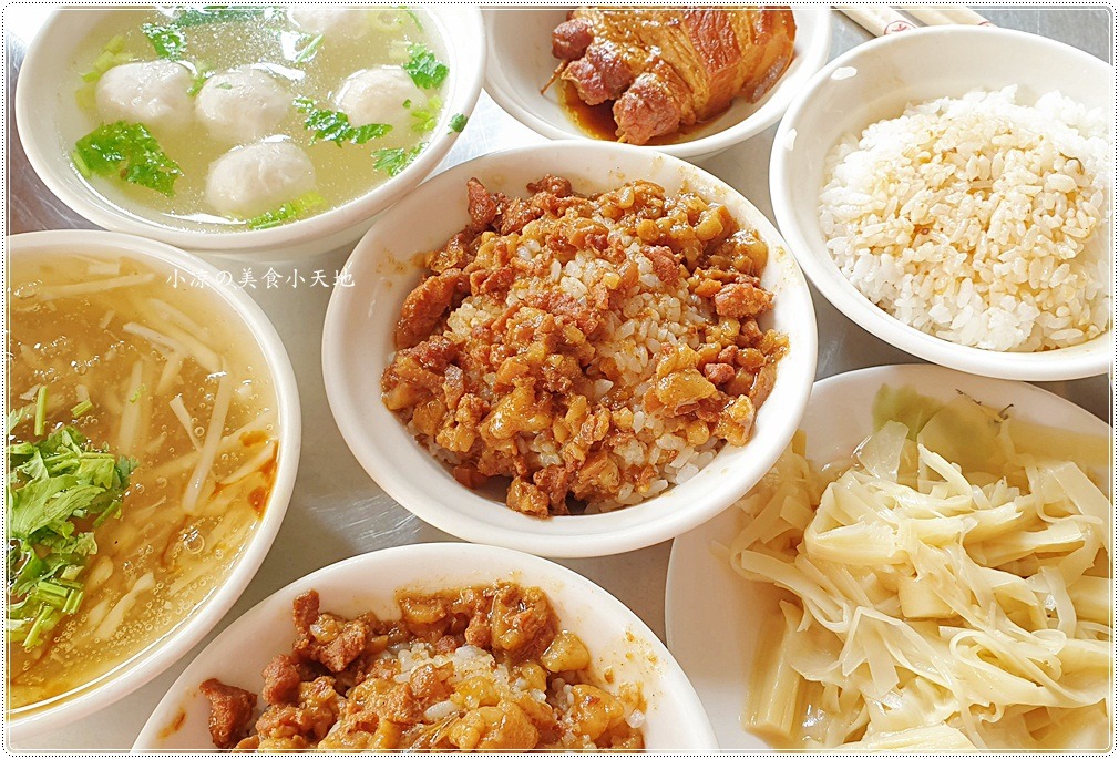 大台北圓環魯肉飯║第三市場傳統早午餐，噴香魯肉飯、爌肉飯、草菇湯、赤肉焿料多美味，一大早就補滿元氣!